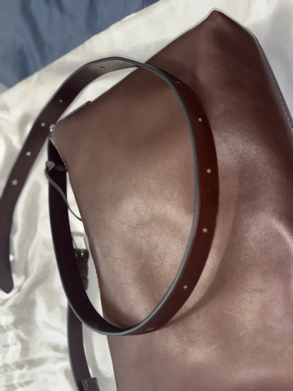 Coach Mott Messenger 33 in Maple - Picture 3 of 6